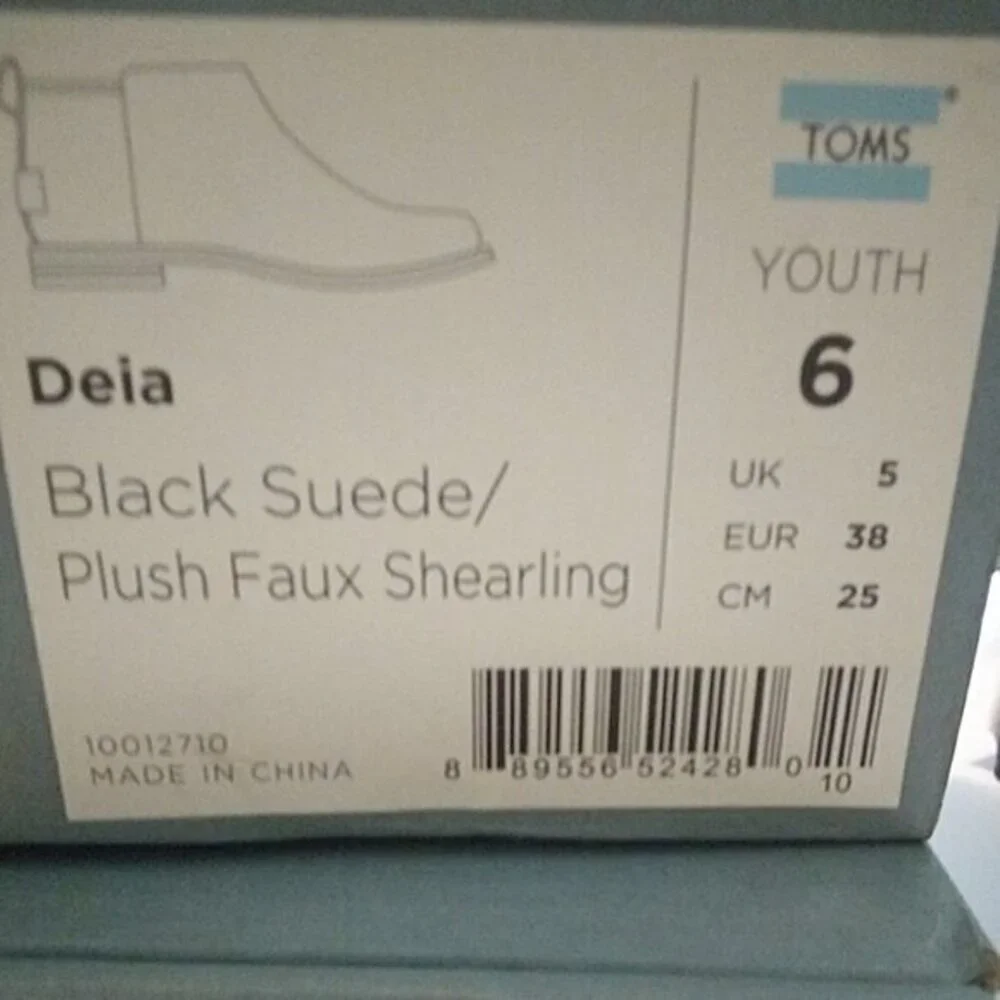 NIB ~ Toms 